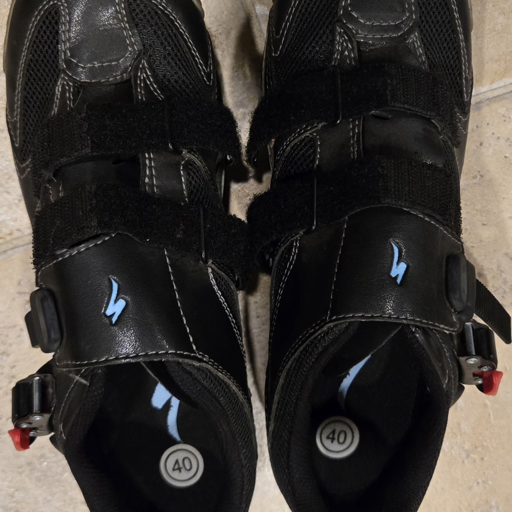 Specialized Black Athletic MountIn Biking Shoes with Blue Accents